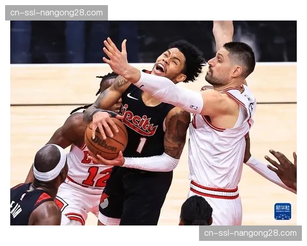 公牛开拓者对决，德罗赞与西蒙斯中距离大师较量