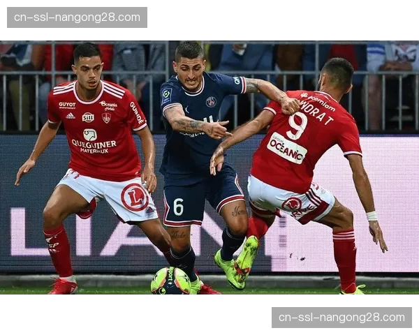 兰斯队核心前锋因肌肉疲劳缺席三月末两轮联赛，球队进攻数据大幅下滑